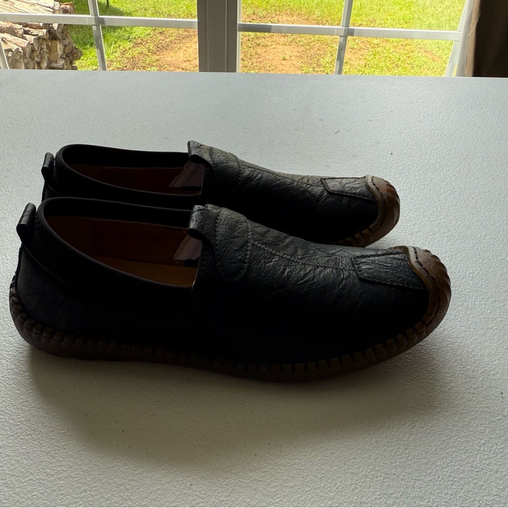 Black and Brown Flats for Everyday Comfort
